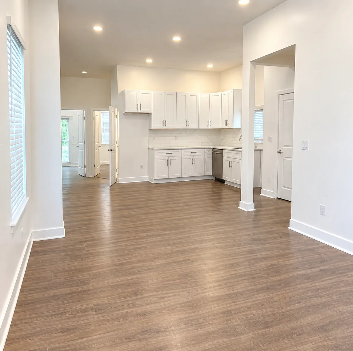 2 bed, 1000 sqft, $1,799 — Photo 4