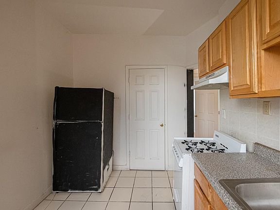 2nd image of 839 S 19th St #12