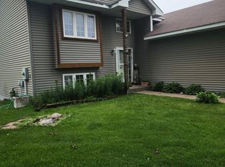 419 Cardinal Ct, Isanti, MN 55040