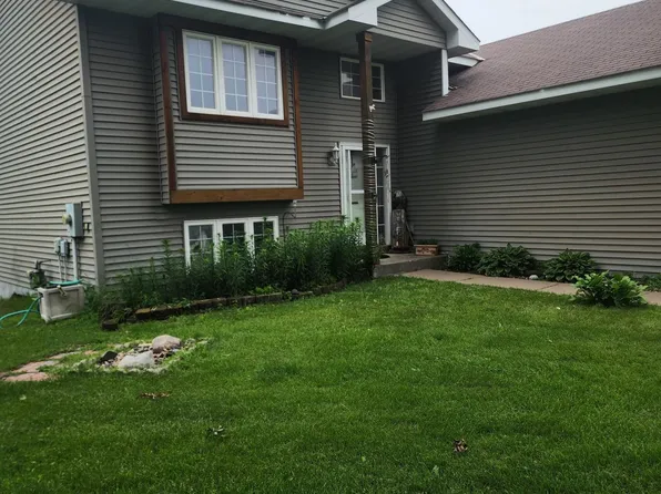 419 Cardinal Ct, Isanti, MN 55040