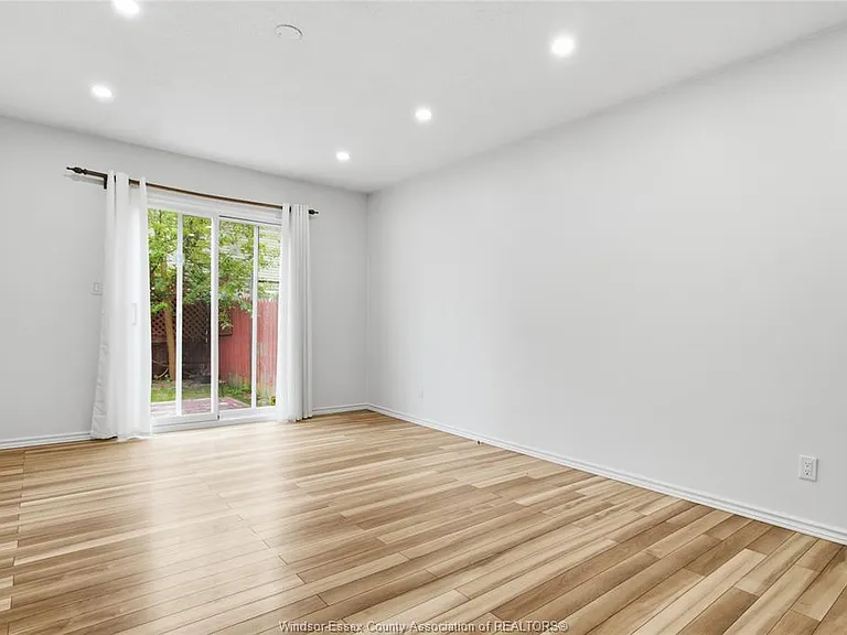 1229 Arncliffe Place — Photo 9