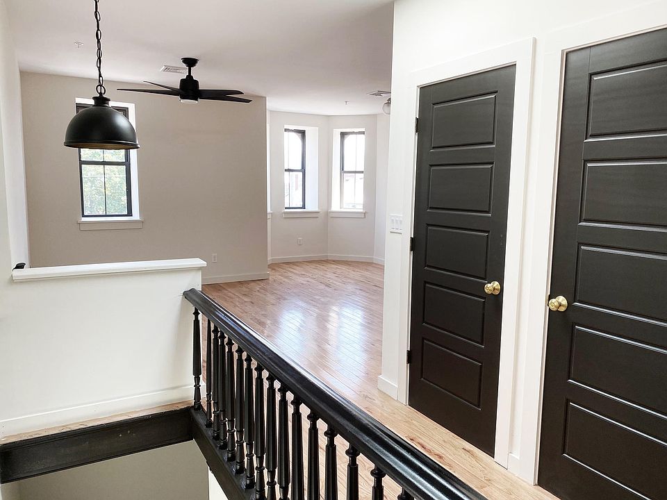 1st image of 4-203 S Liberty St #4