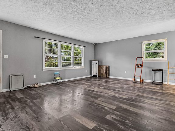 4th image of 341 Twin Rivers Dr