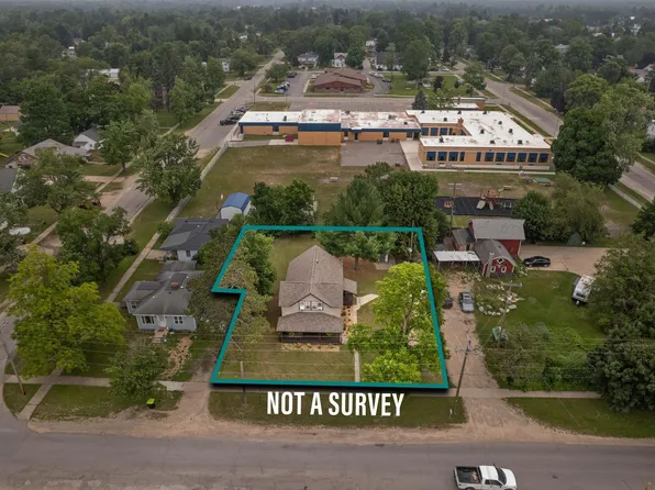 306 3rd St, Kalkaska, MI 49646