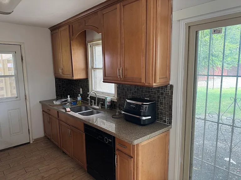835 Utopia Ln — Photo 12