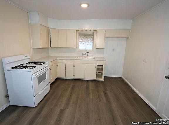 5th image of 1135 Gladstone