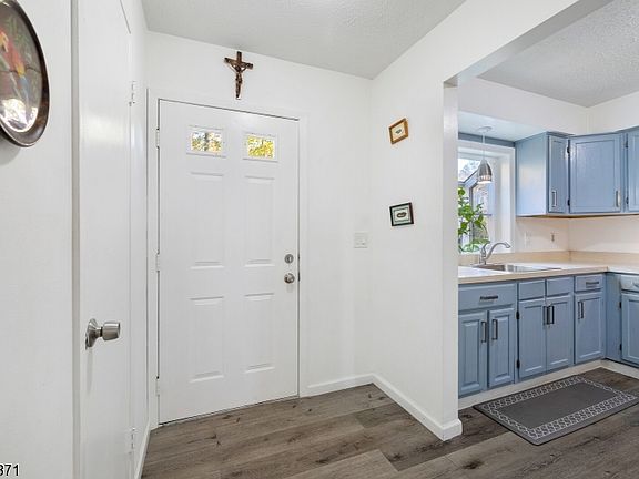 5th image of 22 Woodland Dr