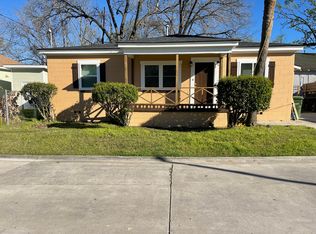 242 De Lyon St, Savannah, GA 31415