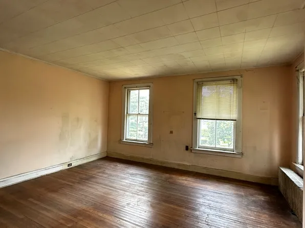 188 Davis Avenue image 12 of 14