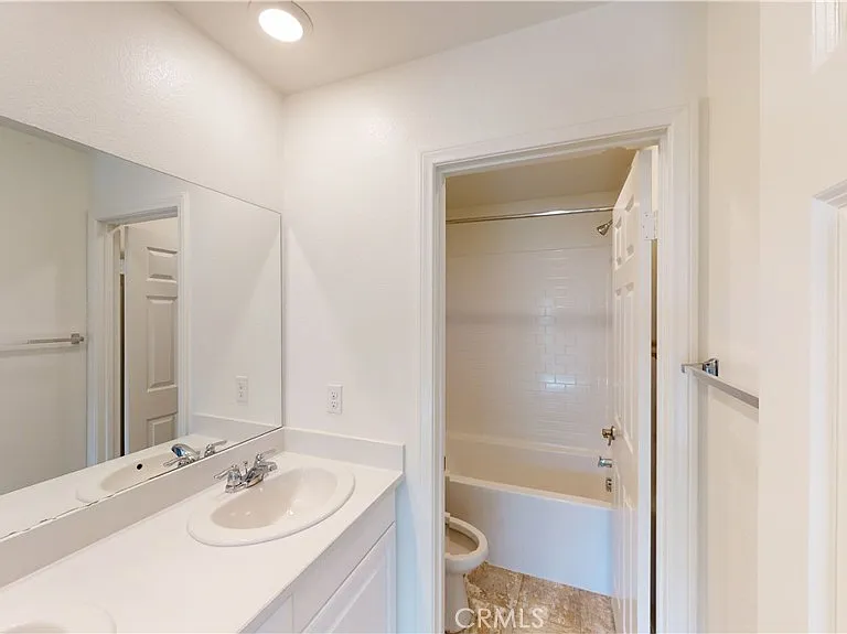 21084 Telegraph Rd — Photo 16