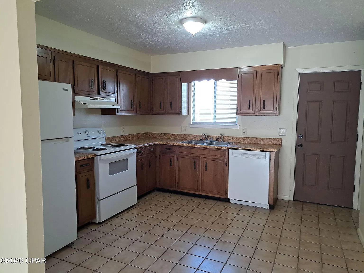 2 bed, 768 sqft, $990 — Photo 2