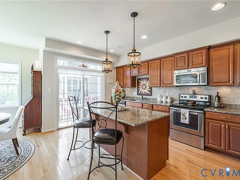 3921 Liesfeld Pl — Photo 5