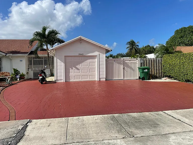 19642 NW 59th Pl — Photo 23