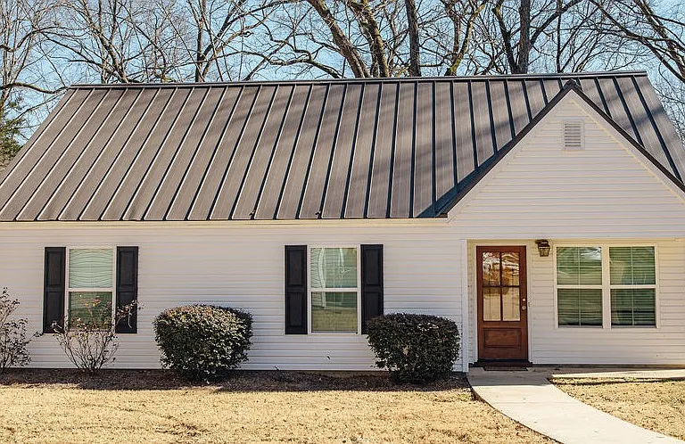 1633 Oxford Pl — Photo 1