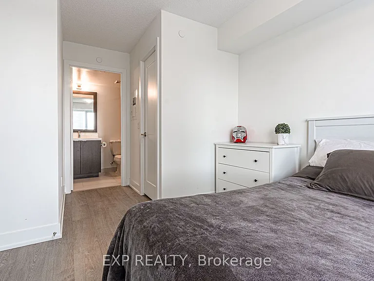 7 Mabelle Ave #804 — Photo 20