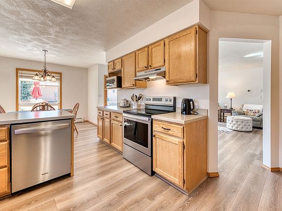 3rd image of 307 E 10th St