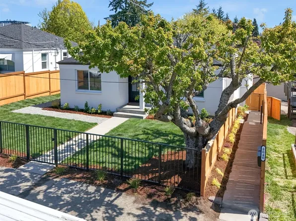 8040 19th Avenue NW, Seattle, WA 98117