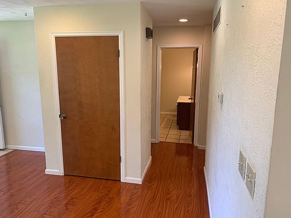 4th image of 22374 Oak Ln