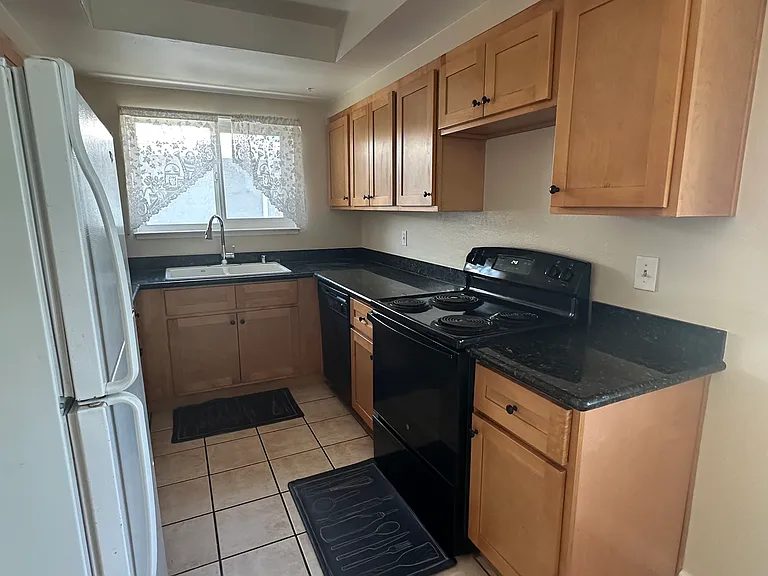260 Richfield Dr #4 — Photo 5