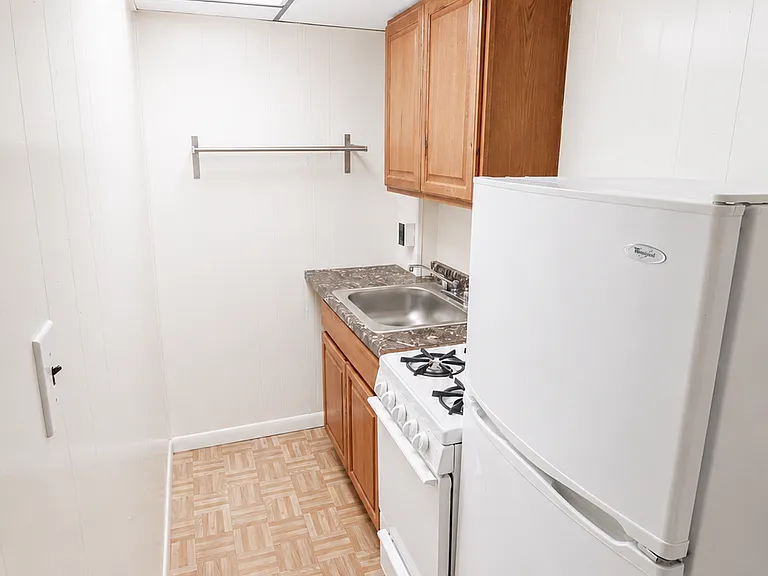 Robin Apartments — Photo 33