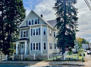195-197 Moore St, Lowell, MA 01852