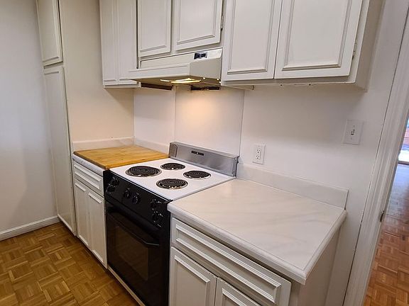 4th image of 675 Sharon Park Dr APT 121