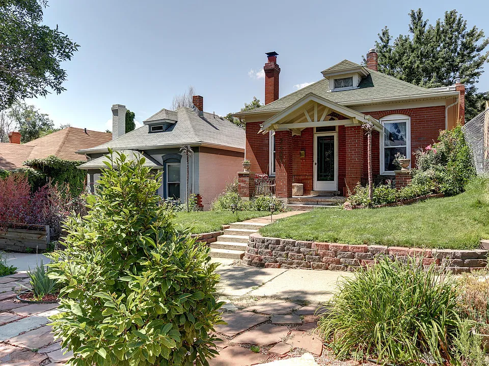 2429 Hooker St