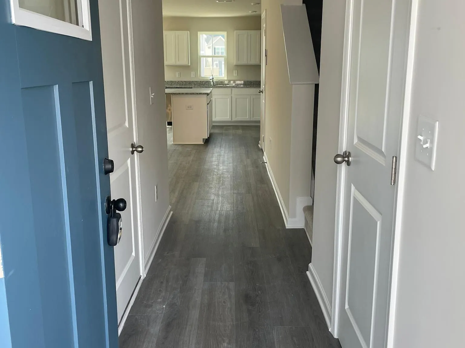 3 bed, 2.5 bath, 2442 sqft, $1,995 — Photo 4