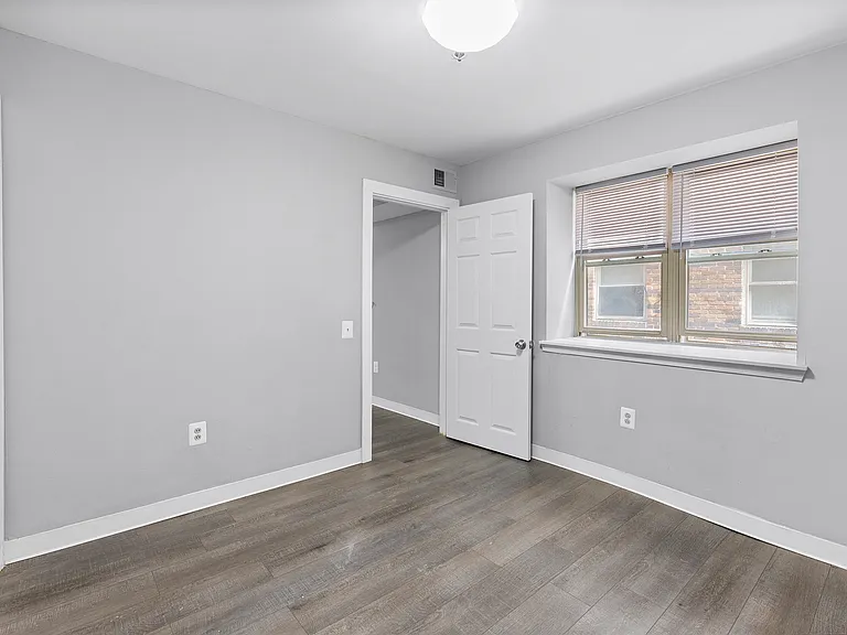 Edgewood Apartments — Photo 20