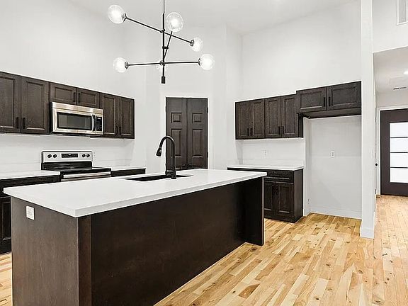 5th image of 309 & 311 N Washington St
