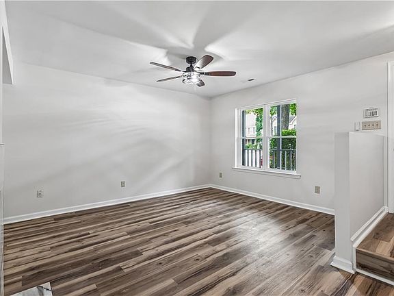 4th image of 14 Woodall Dr