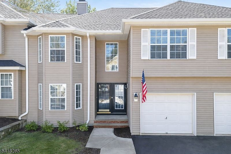 1st image of 4 Jumping Brook Pl