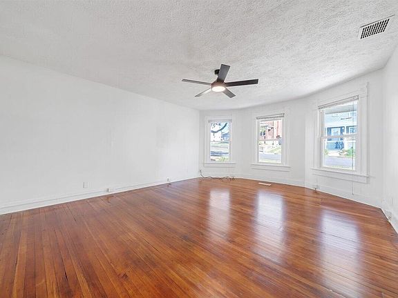 4th image of 1211 Dale Ave SE