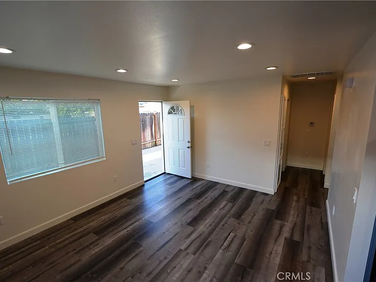 18328 Devlin Ave — Photo 12