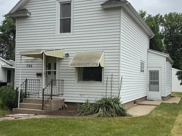 706 E 7th Ave, Mitchell, SD 57301