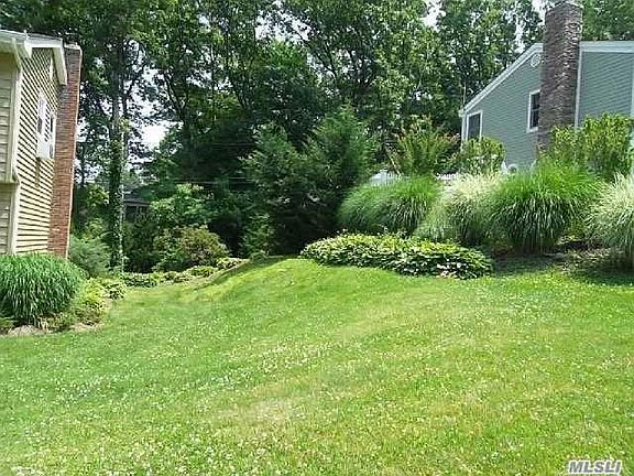 2nd image of 8 Blueberry Ln