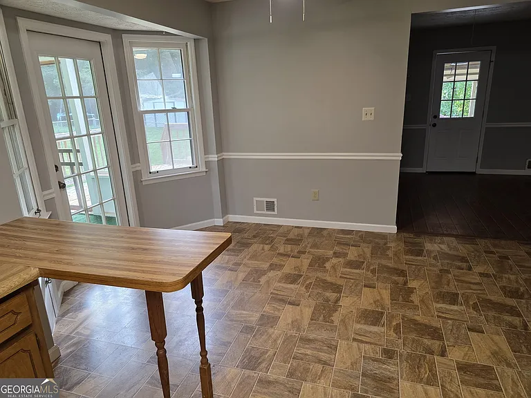 214 Candler Rd — Photo 4