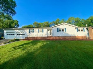 6101 Northlakes Dr, Hickory, NC 28601