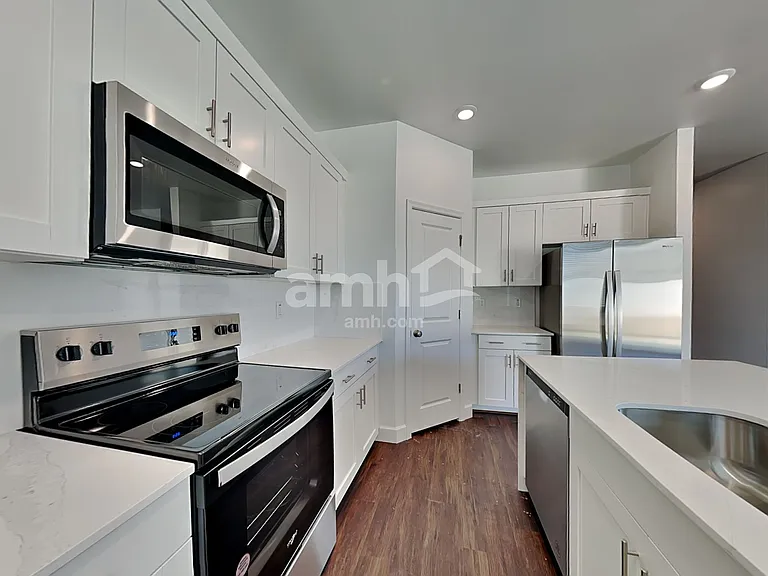 17138 W Golden Ln — Photo 3