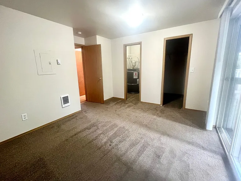 Westwood Park Apartments — Photo 8