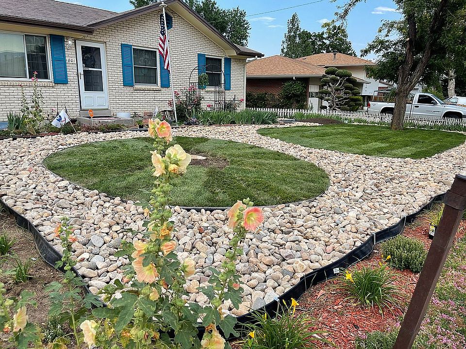 West facing front yard