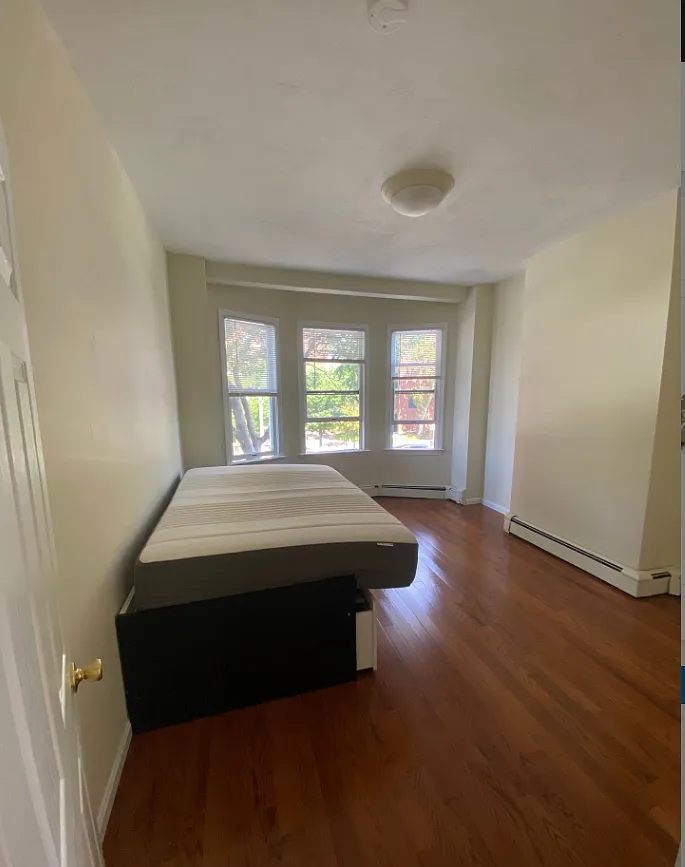3 bed, 1100 sqft, $4,500 — Photo 1