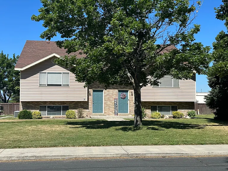 203 N 450 W #3 — Photo 2
