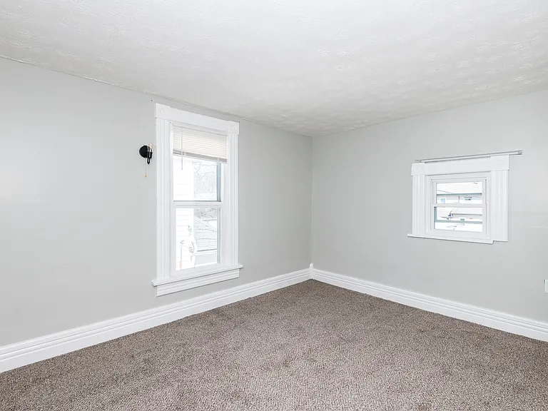 1420 Holly Ave — Photo 17