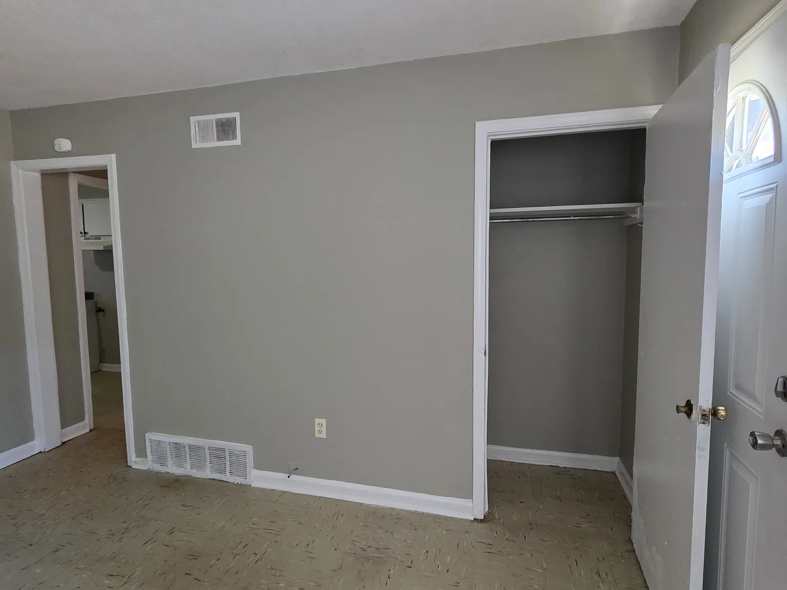 Beautiful 3 Bedroom, 1 Bath Home — Photo 3