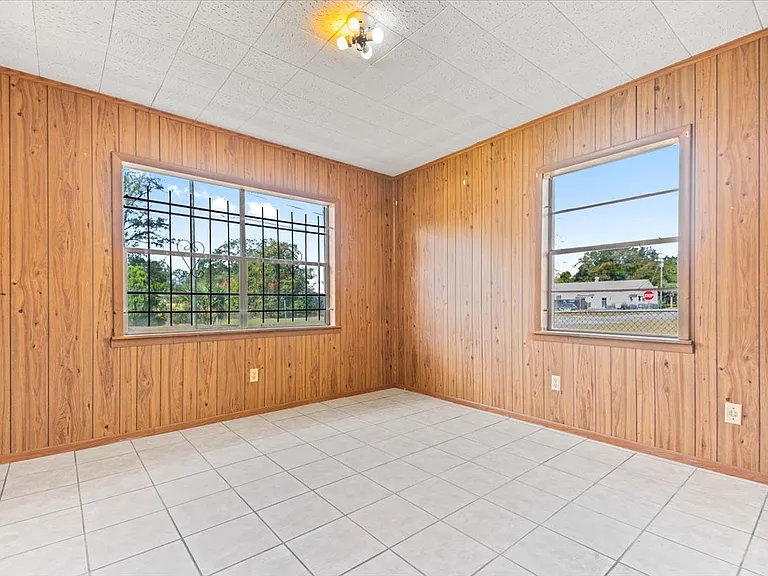 3204 Gordon St — Photo 2