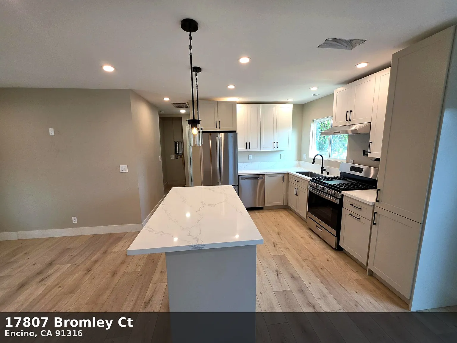 2 bed, 830 sqft, $4,000 — Photo 4