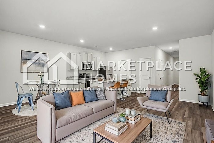 1st image of 461 Oakwood Dr NW