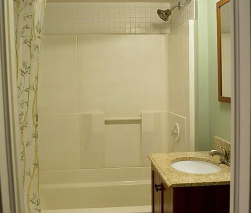 5th image of 51 Centervale Ave