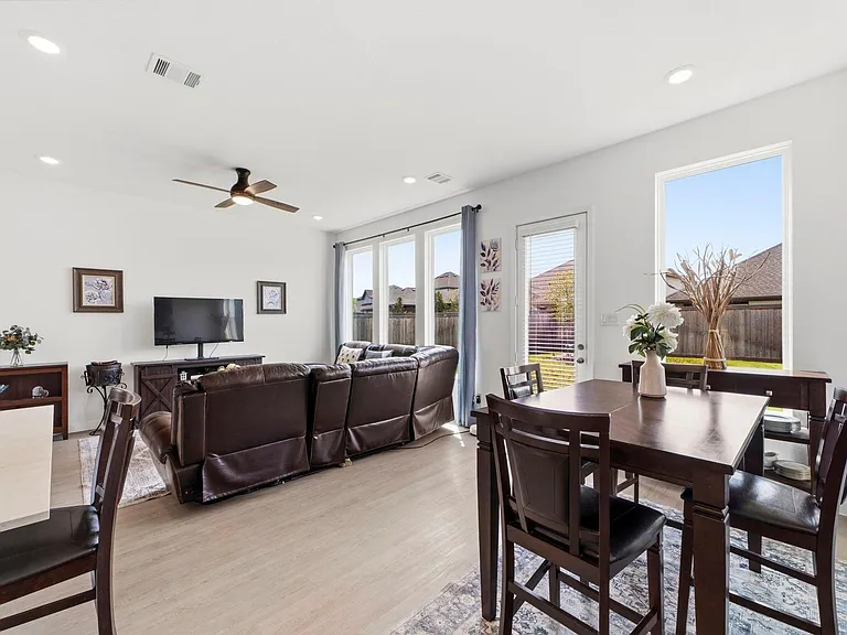 21235 Doubtful Canyon Dr — Photo 11